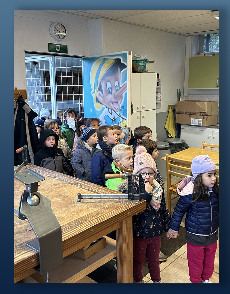 La classe de 3ème maternelle de l'école de Beaufays à l'atelier de marionnettes - 02