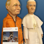 Centre de la Marionnette liégeoise de Saint-Nicolas Poutine en prisonnier et le pape François (guerre et paix) Centre de la Marionnette liégeoise de Saint-Nicolas Poutine en prisonnier et le pape François (guerre et paix)